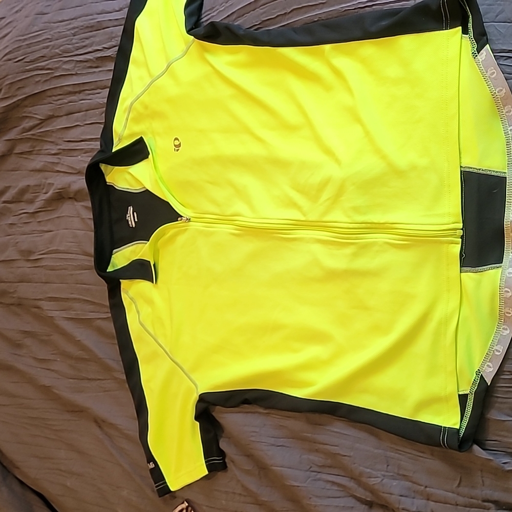 Pearl Izumi cycling 3 pocket shirt!